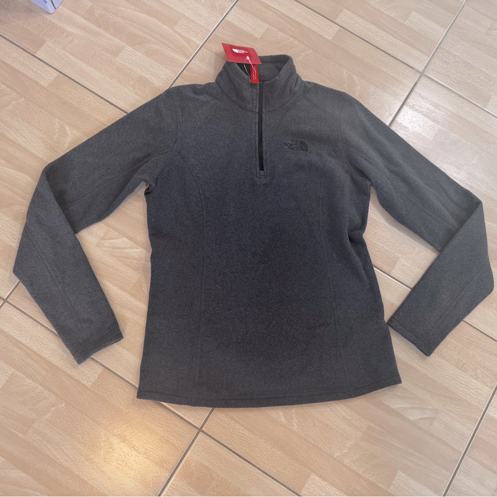 NWT The North Face Half Zip Polartec Pullover
Sz S
